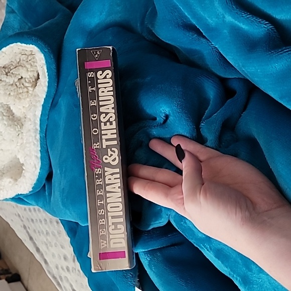 5/$25 Websters dictionary & thesaurus Roget's 1990 edition - Picture 4 of 6